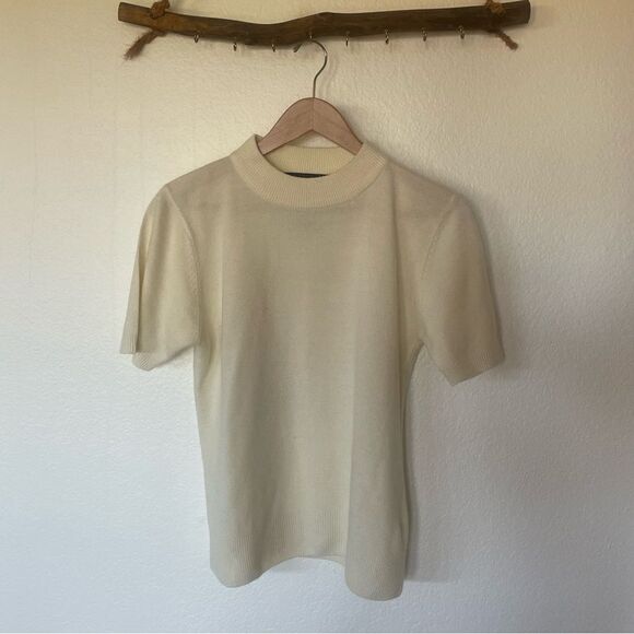 Cream half sleeve sweater - Picture 2 of 3